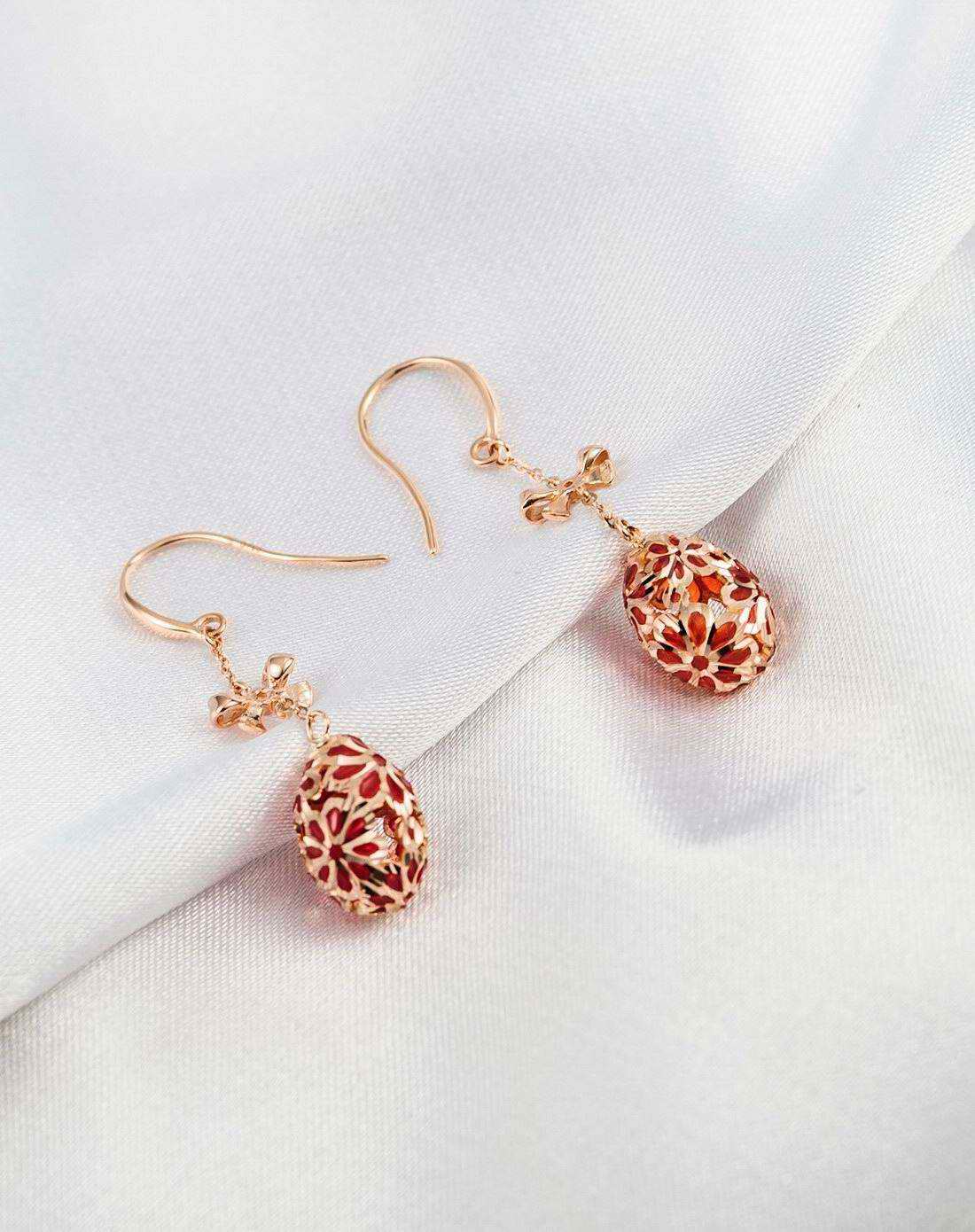 “太阳成集团tyc7111cc”虎牙直播董小飒威胁女员工买凶杀全家 被网友怒喷(图2) 太阳成集团tyc7111cc