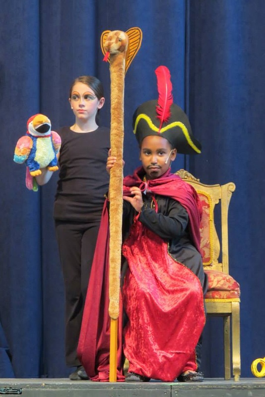 “太阳成集团tyc7111cc”湖南一高校湖内捞出2000斤鱼办全鱼宴师生免费吃(图2) 太阳成集团tyc7111cc