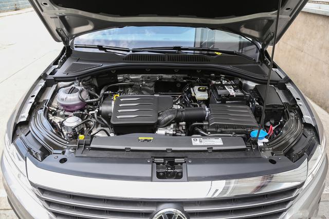 太阳成集团tyc7111cc:辽宁186名职业教育者受资助留学新加坡(图2) 太阳成集团tyc7111cc